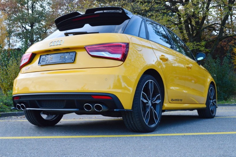 Centrale achtersplitter Audi S1 8X glanzend zwart