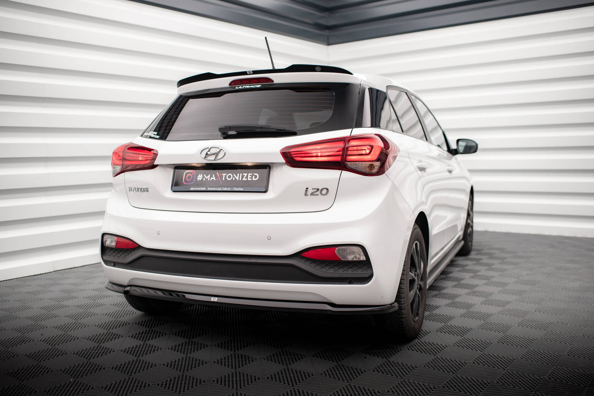 Bodykit Hyundai I20 MK2 Facelift Maxton Glanzend zwart