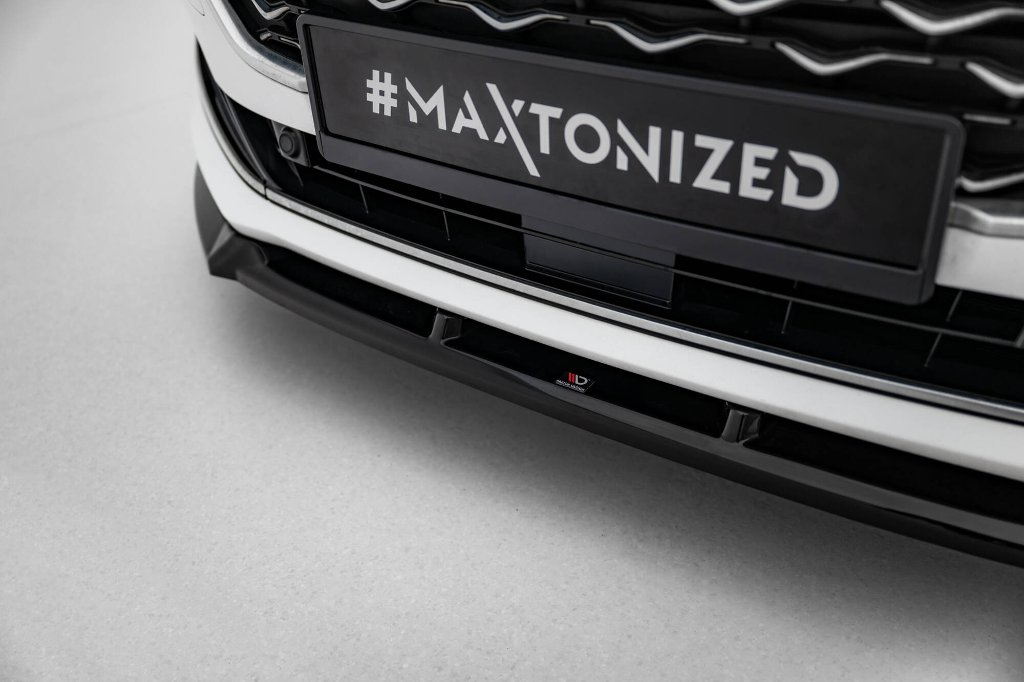 Voorspoiler V.2 Ford Focus Vignale MK4 Maxton Glanzend zwart