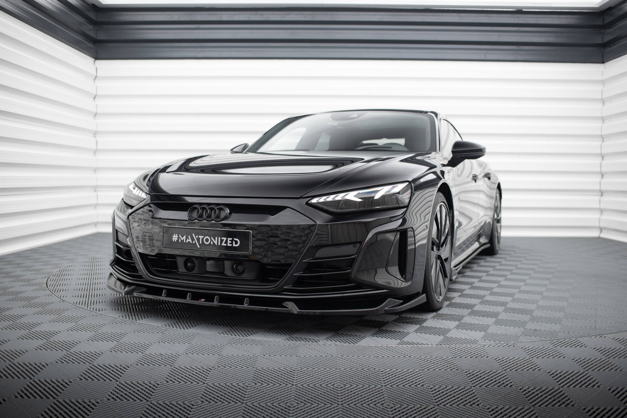 Voorspoiler V.1 Audi E-Tron GT & RS GT Maxton Glans Zwart