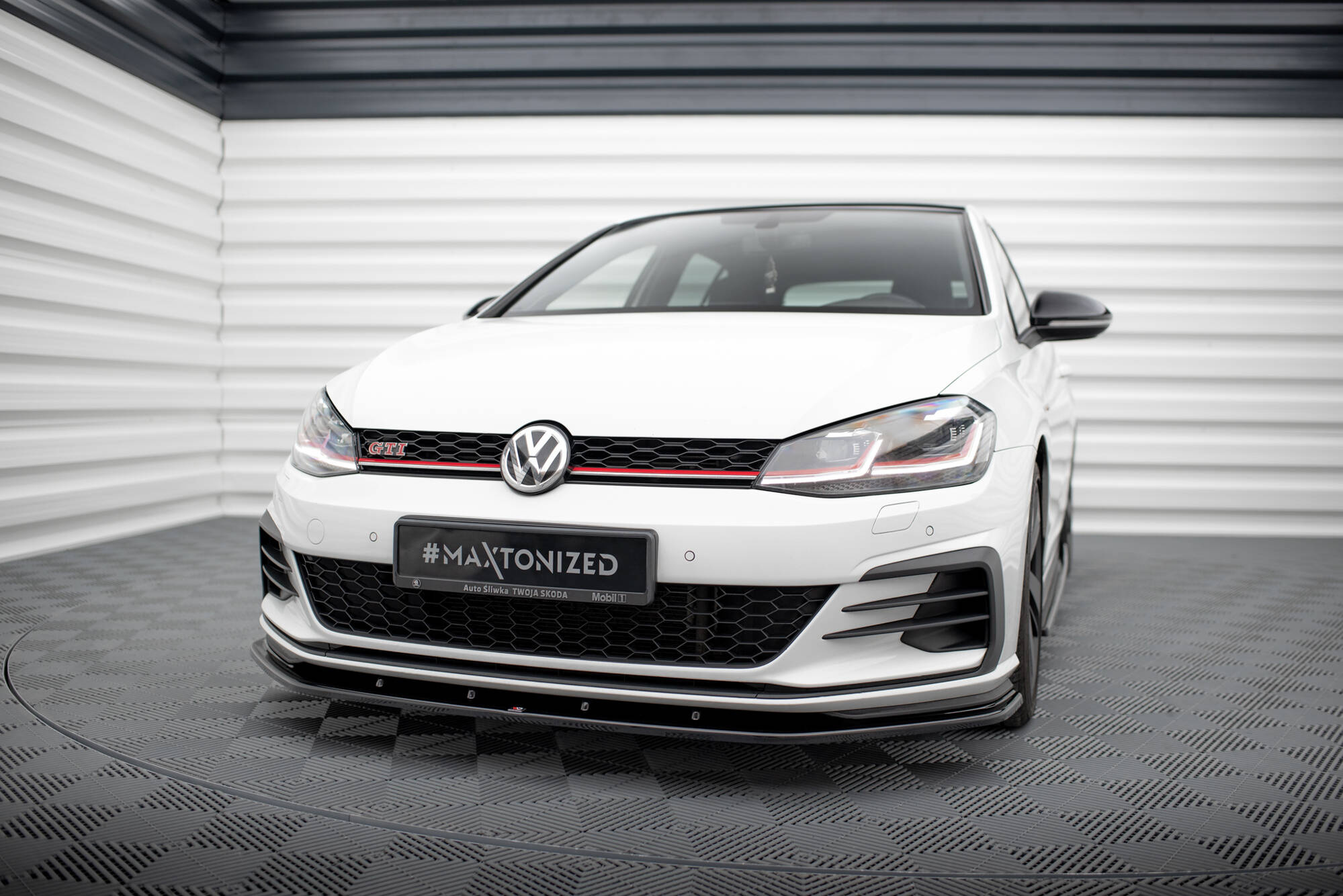 Voorspoiler VW Golf 7.5 GTI Facelift Glans Zwart