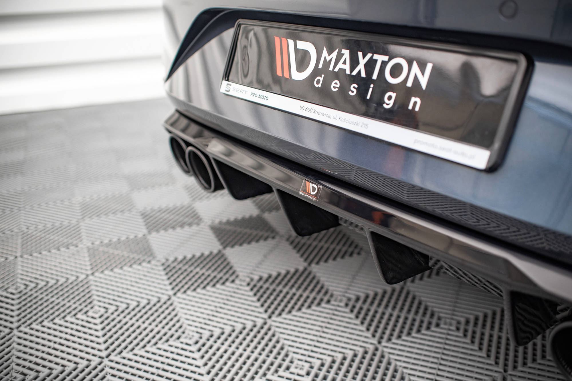 Diffuser Seat Leon FR MK4 Glans Zwart incl. sierstukken