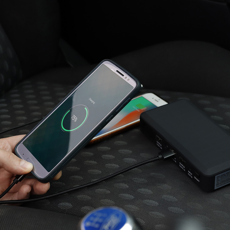 600A Nood-Jumpstarter & Draagbare Powerbank + LED Licht