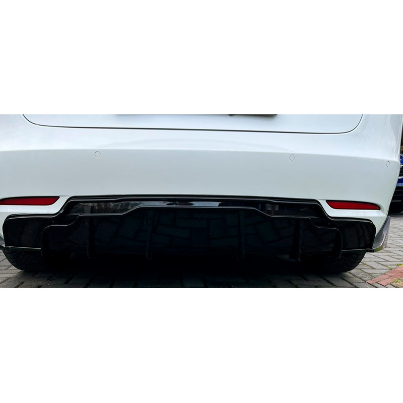 Achterbumperskirt (Diffuser)  Tesla Model 3 2017- 'Aero' (Glanzend Zwart ABS)