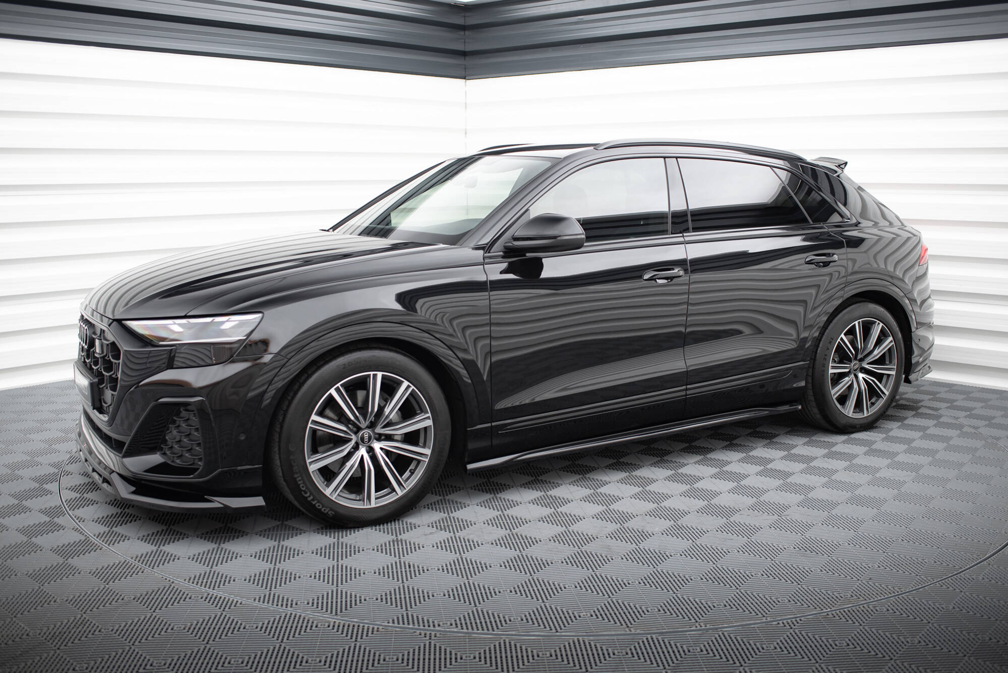 Bodykit Audi SQ8 / Q8 S-Line MK1 Facelift Maxton glanzend zwart