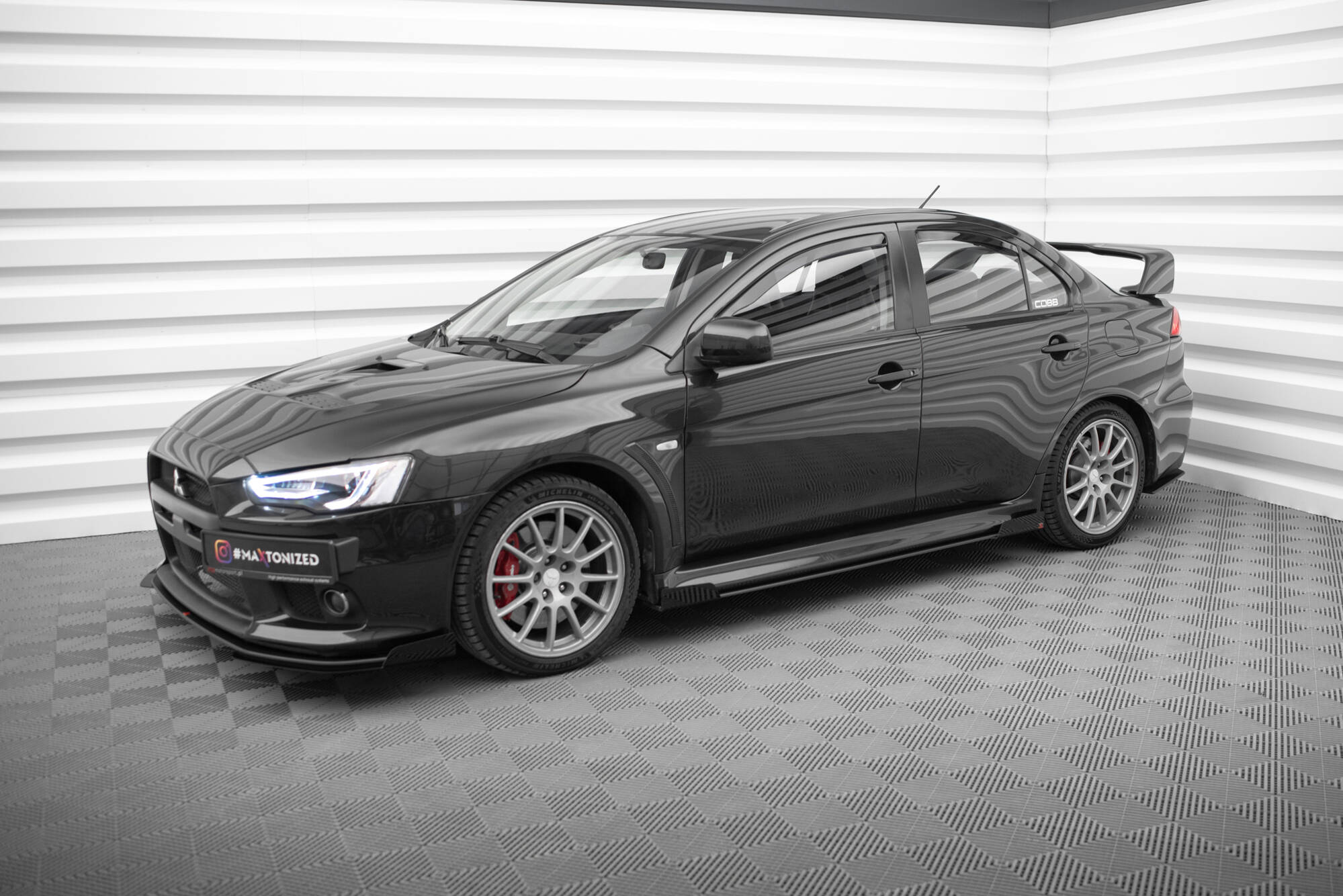 Street Pro Zijskirts + Flaps Mitsubishi Lancer EVO X Maxton Glanzend zwart