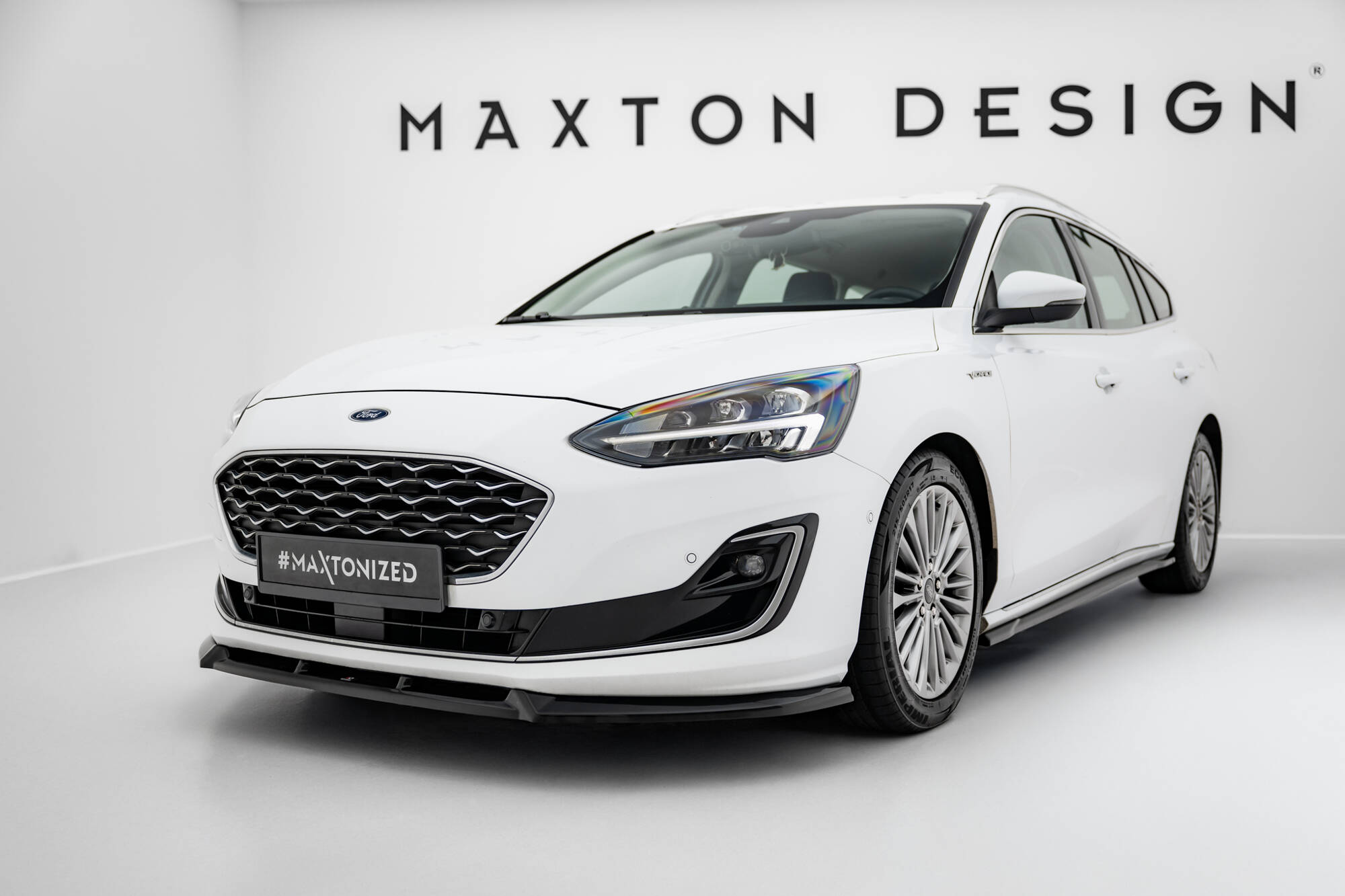 Voorspoiler V.2 Ford Focus Vignale MK4 Maxton Glanzend zwart