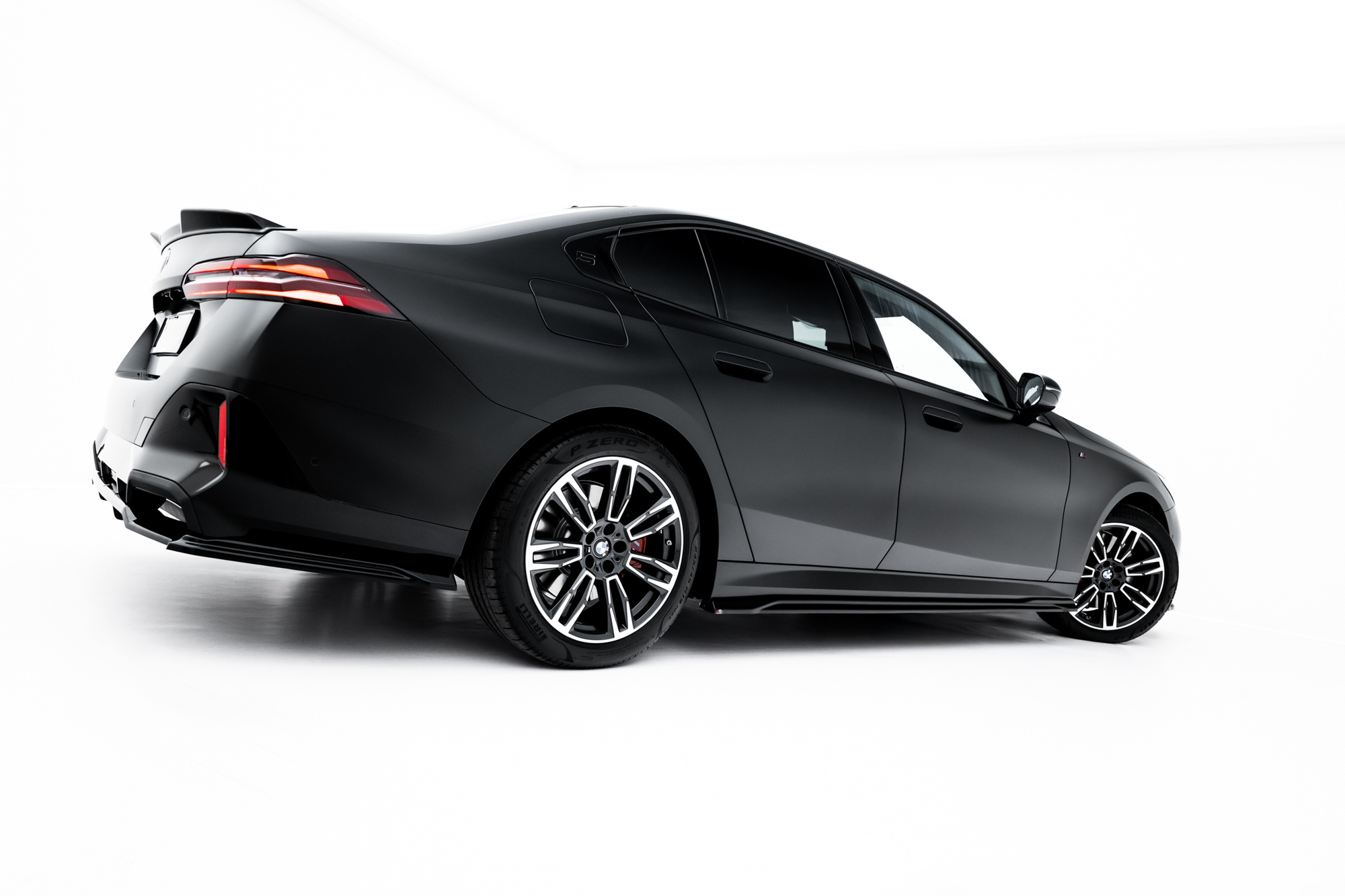 Bodykit BMW 5-serie G60 M-Pack Maxton Glanzend zwart V.1