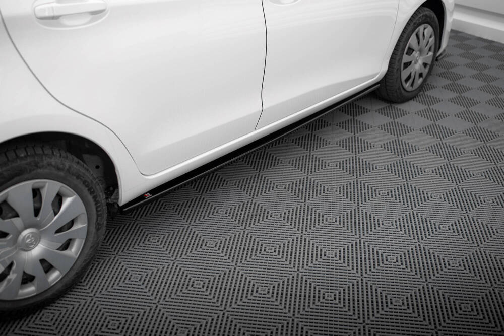 Zijskirts Toyota Yaris Mk3 FL Maxton Glans Zwart