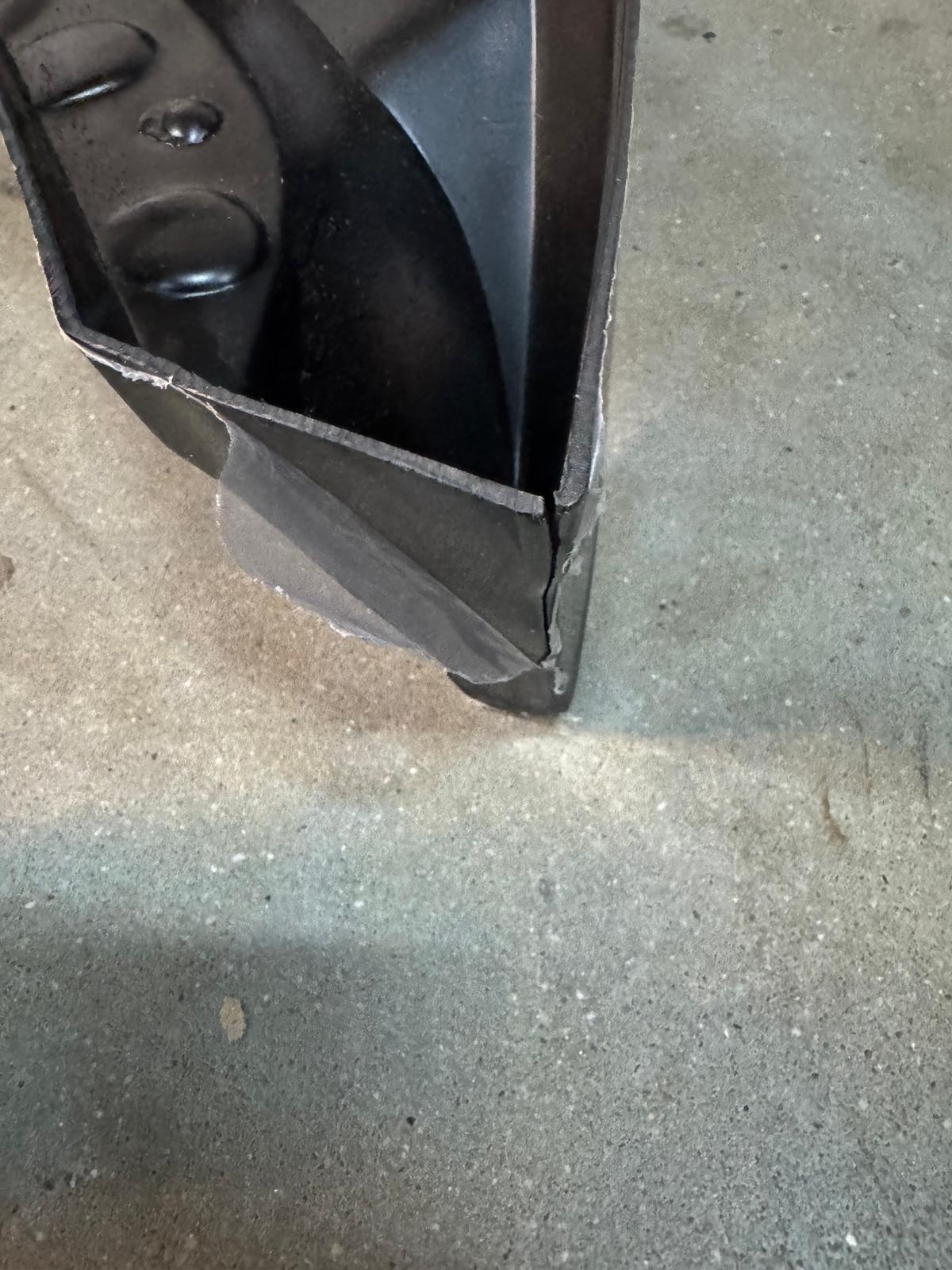 Voorspoiler V.2 BMW X5 G05 M-Pack FL Maxton Glanzend Zwart SCHADE