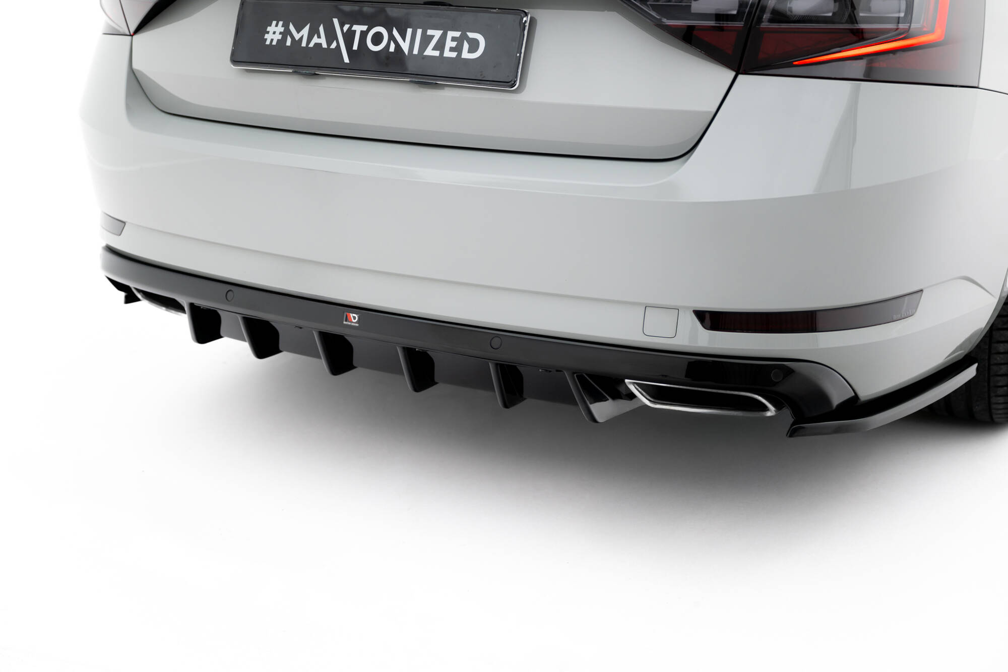Achter Diffuser V.2 Skoda Superb Liftback / Combi MK3 Maxton Glanzend zwart