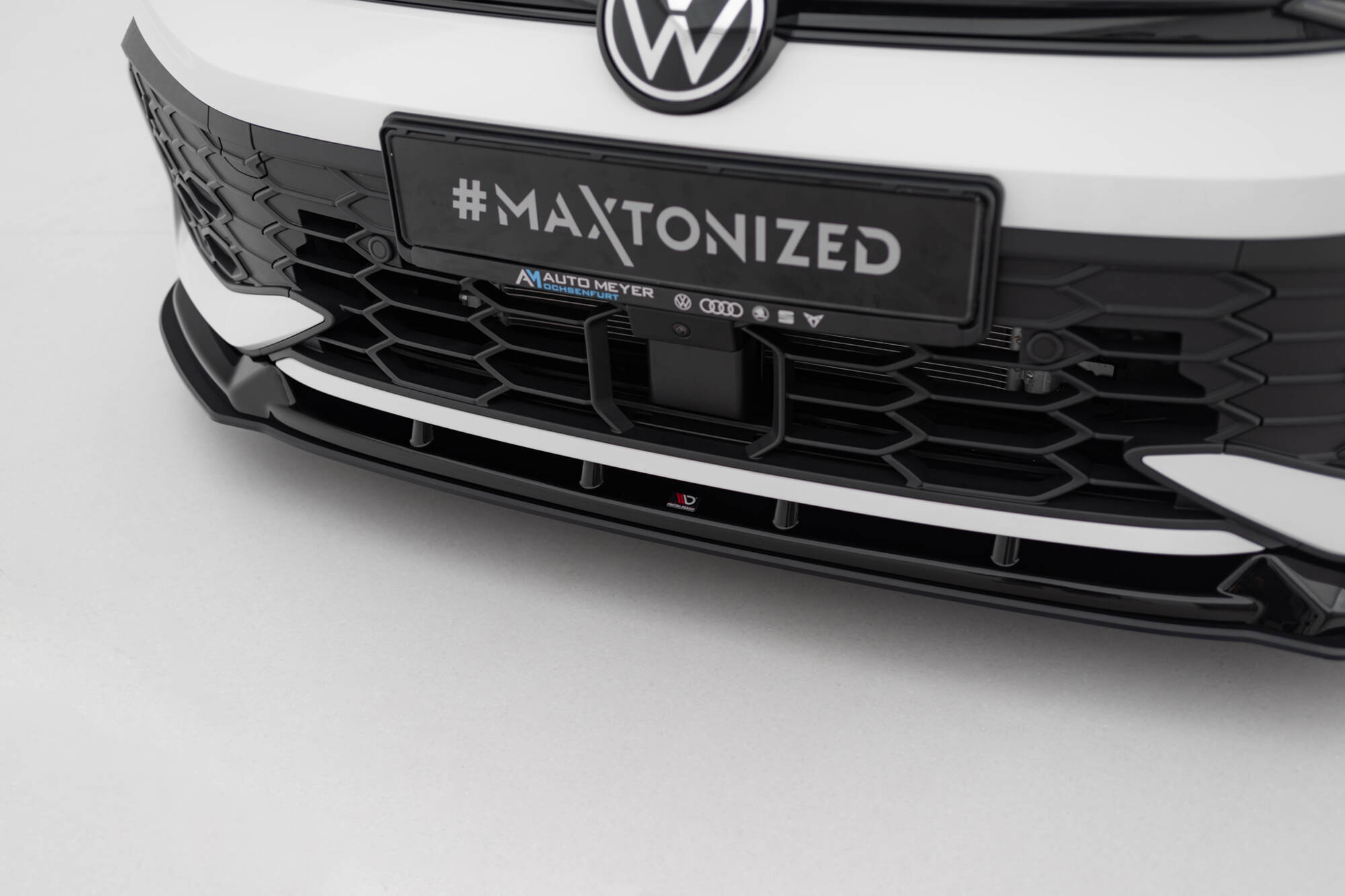 Street Pro Voorspoiler V.2 Volkswagen Golf GTI / GTE / R-Line Mk8 Facelift Maxton Glanzend zwart