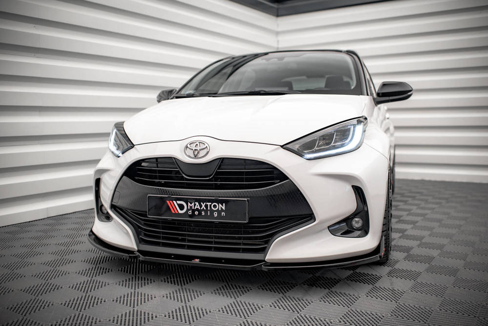 Voorspoiler V.1 met Canards Toyota Yaris MK4 Maxton Glans Zwart