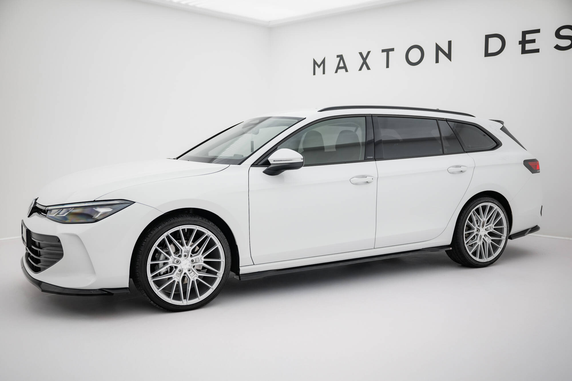 Bodykit Volkswagen Passat B9 Maxton Glanzend zwart