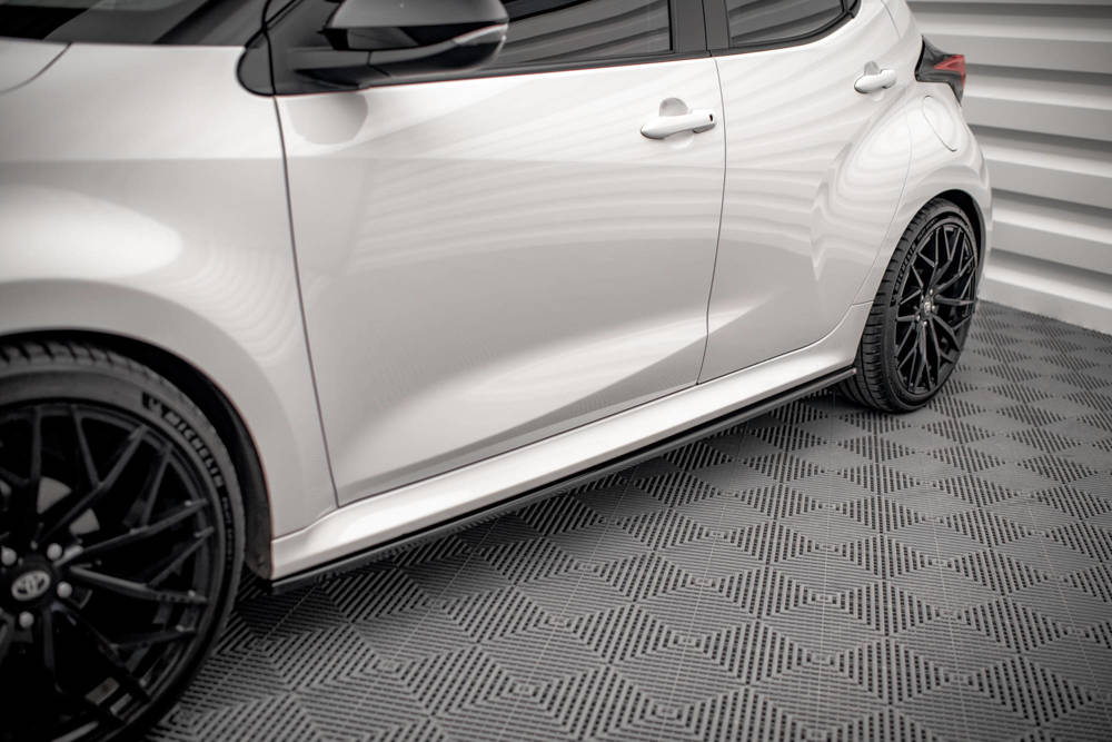 Zijskirts V.2 Toyota Yaris MK4 Maxton Glans Zwart