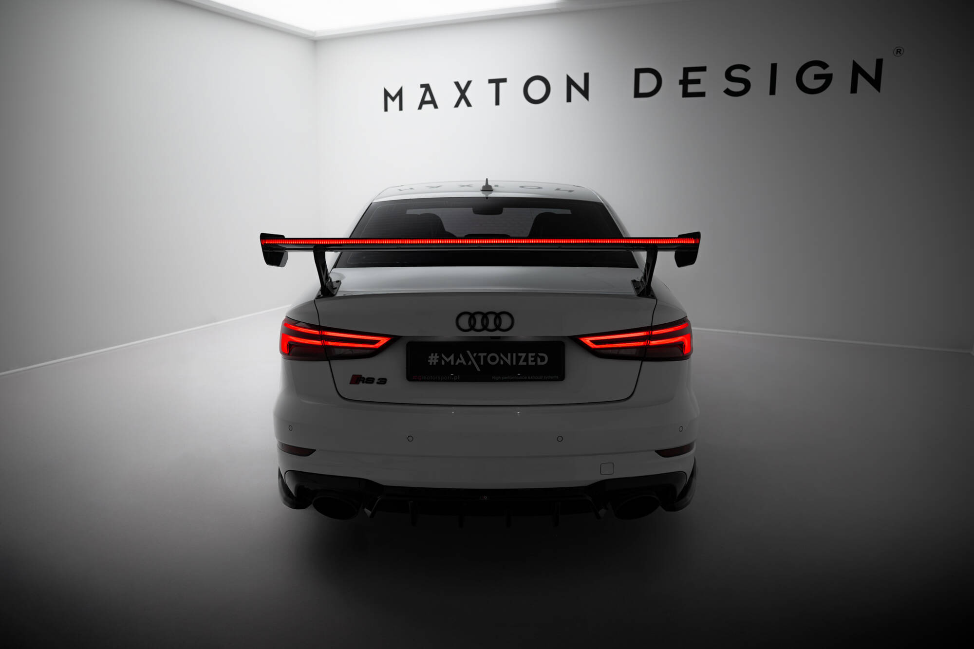Carbon Spoiler + LED Audi A3 / A3 S-Line / S3 / RS3 Sedan 8Y / 8Y Facelift Maxton Glanzend zwart