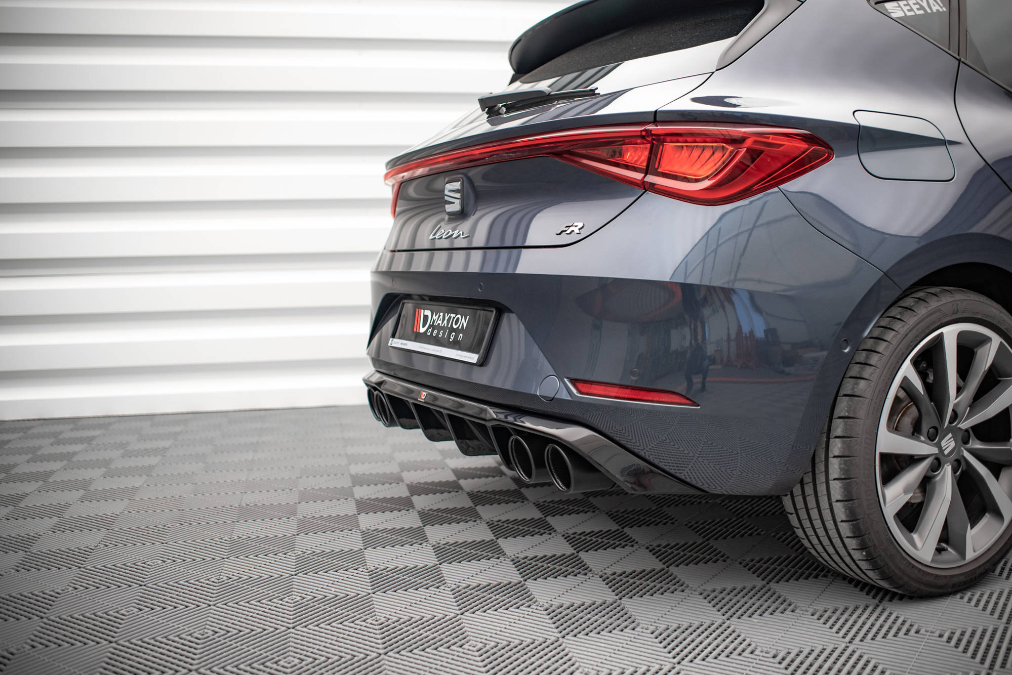 Diffuser Seat Leon FR MK4 Glans Zwart incl. sierstukken