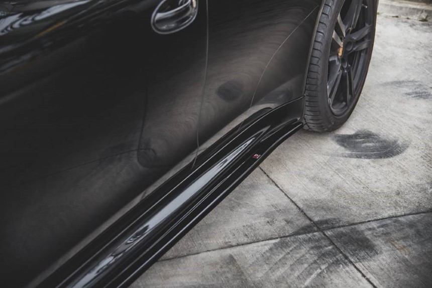 Zijskirts Porsche Panamera Turbo 970 Maxton Design glans zwart V.2