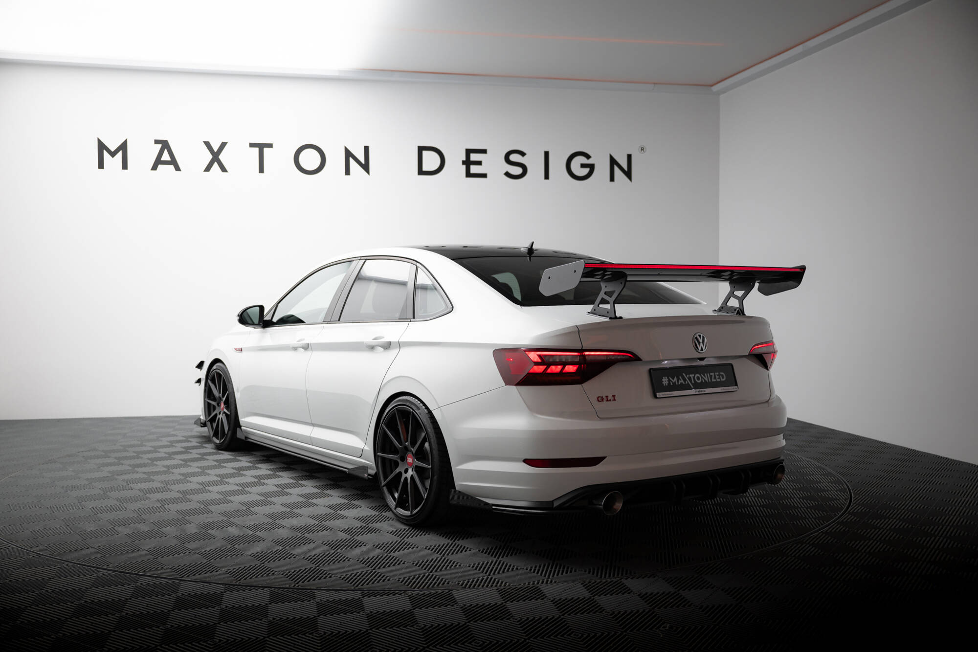 Carbon Spoiler + LED Volkswagen Jetta GLI MK7 Maxton Glans zwart