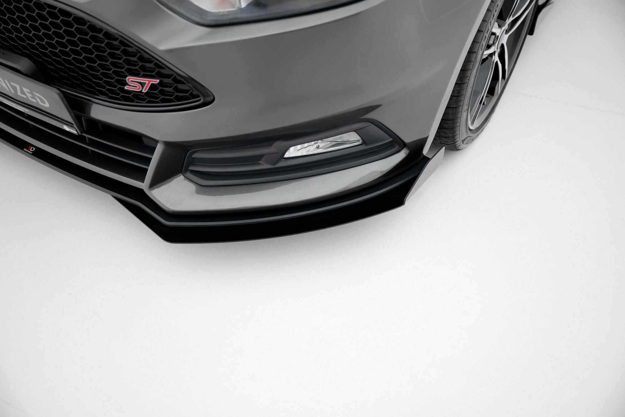 Street Pro Voorspoiler + Flaps Ford Focus ST MK3 Facelift Maxton Glanzend zwart