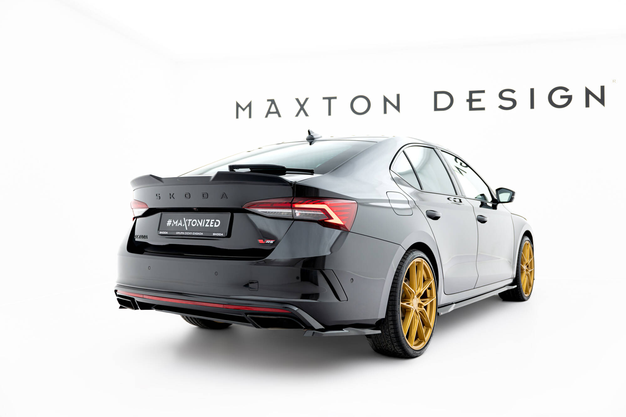 Achterzij Spoilers V.1 Skoda Octavia RS Liftback MK4 / MK4 Facelift Maxton Glanzend zwart