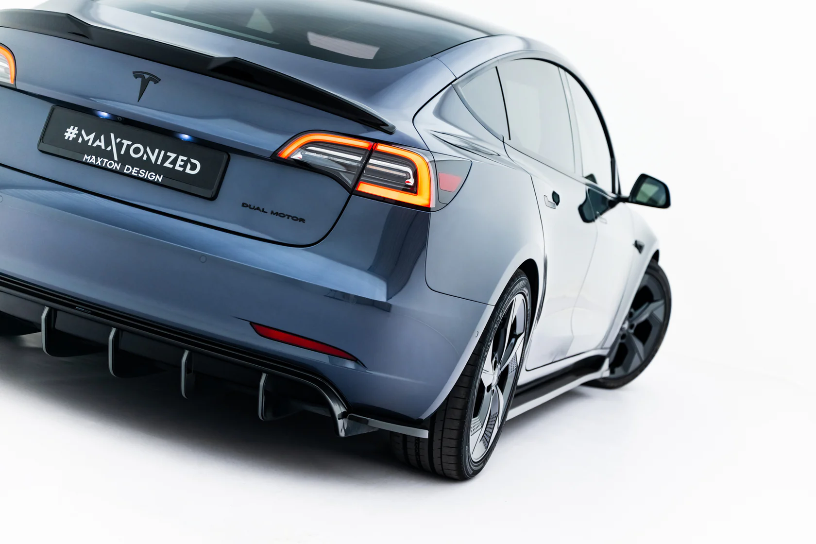 Bodykit Tesla Model 3 Maxton Glanzend zwart
