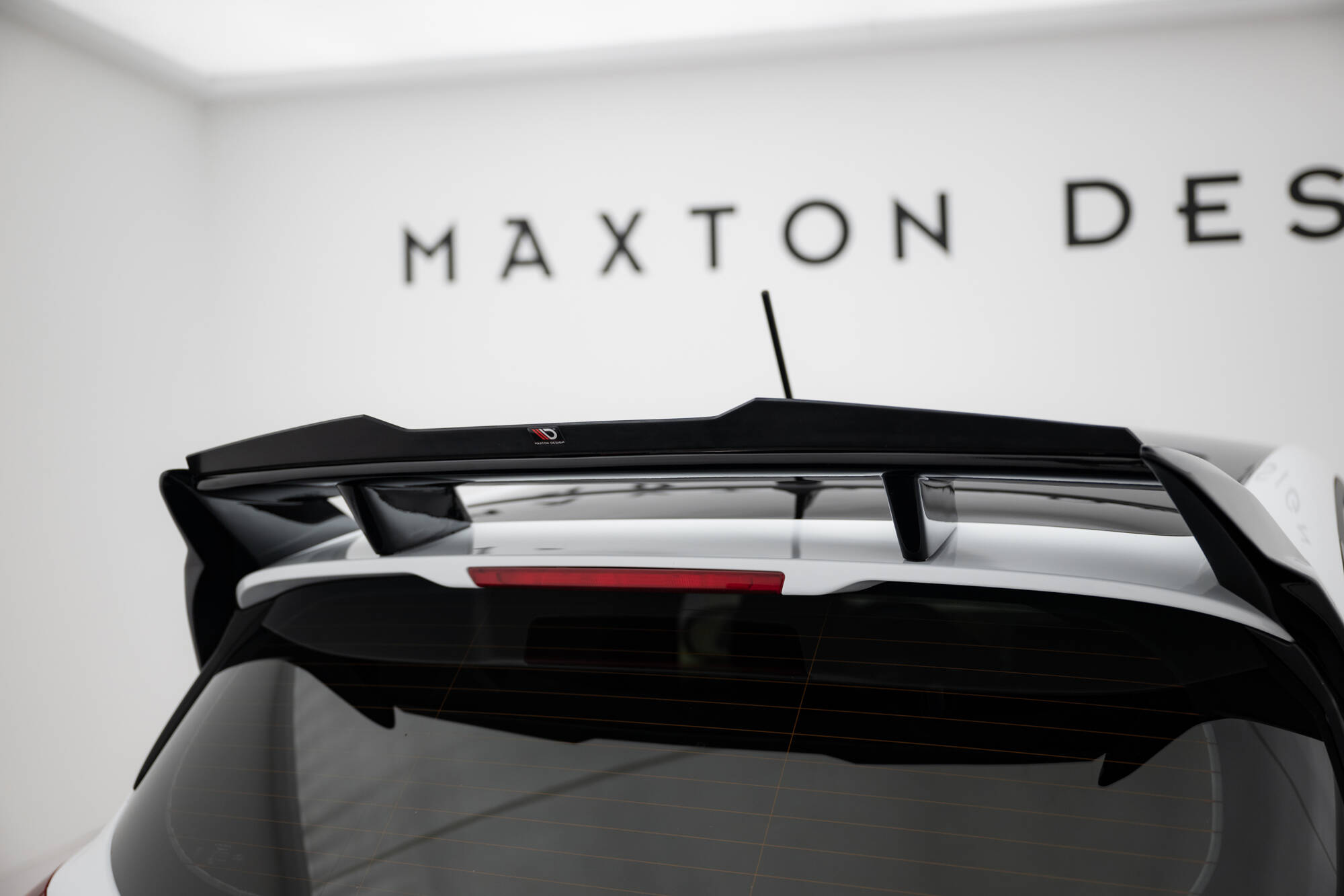 Spoiler Cap Ford Fiesta Standaard / ST / ST-Line MK8 Maxton Glanzend zwart