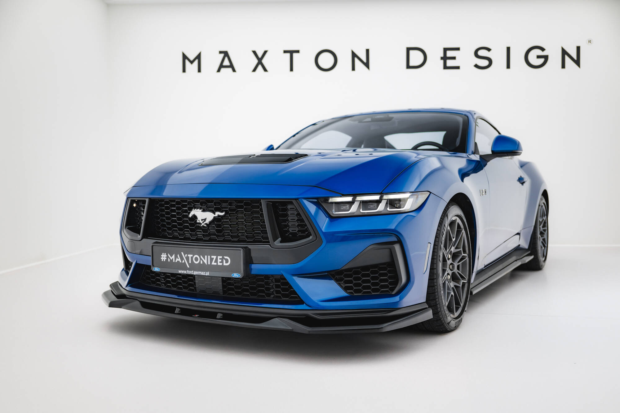 Voorspoiler V.2 Ford Mustang GT MK7 Maxton Glanzend zwart