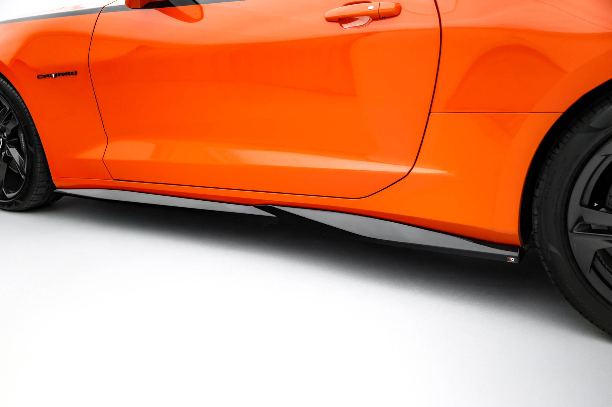 Zijskirts V.1 Chevrolet Camaro SS MK6 Facelift Maxton Glanzend zwart