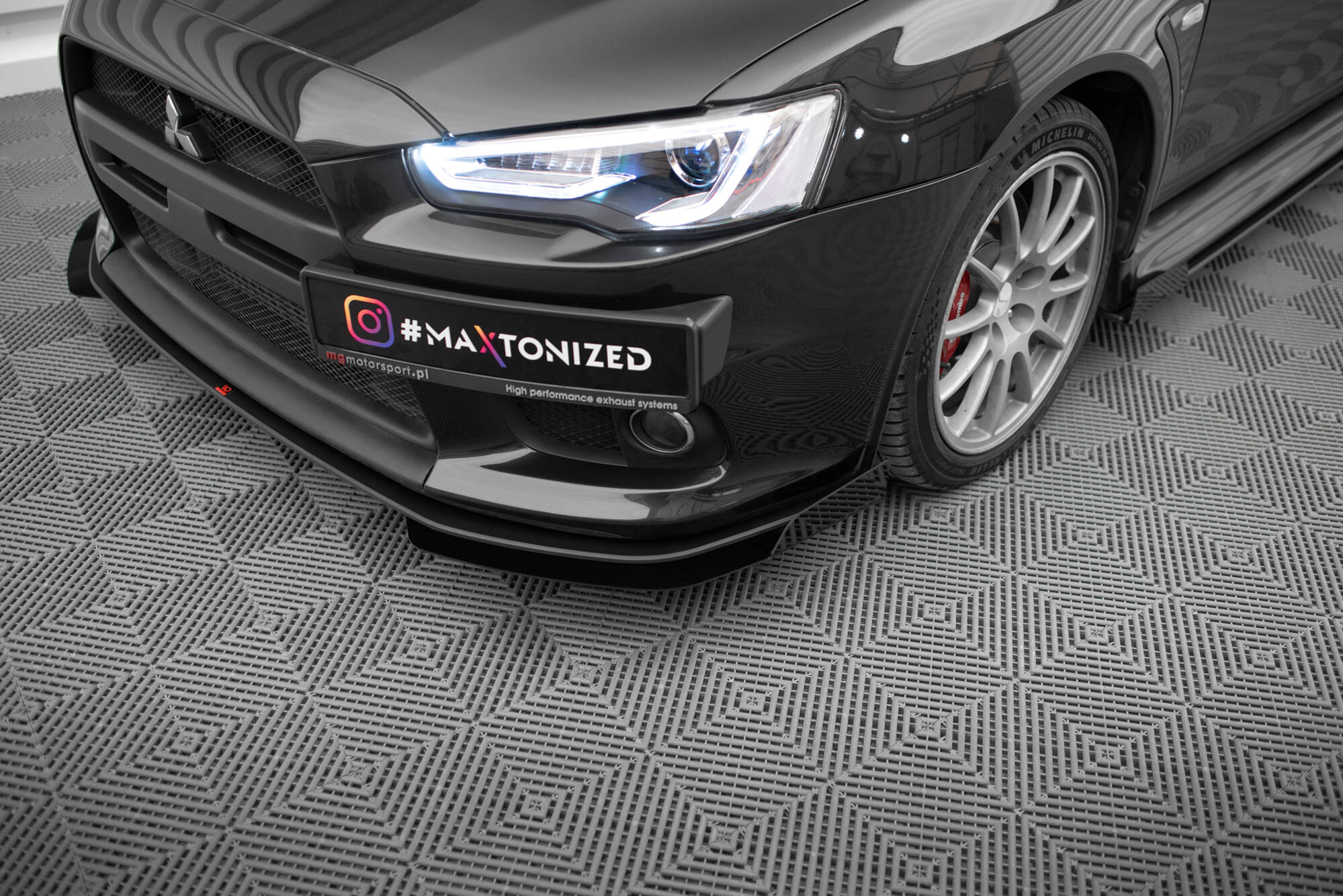 Street Pro Voor Flaps Mitsubishi Lancer EVO X Maxton Glanzend zwart