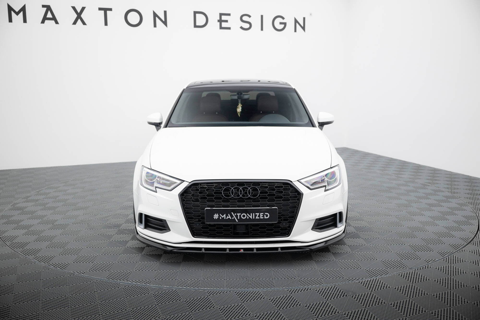 Voorspoiler Audi A3 Sedan 8V Facelift Maxton Glanzend zwart