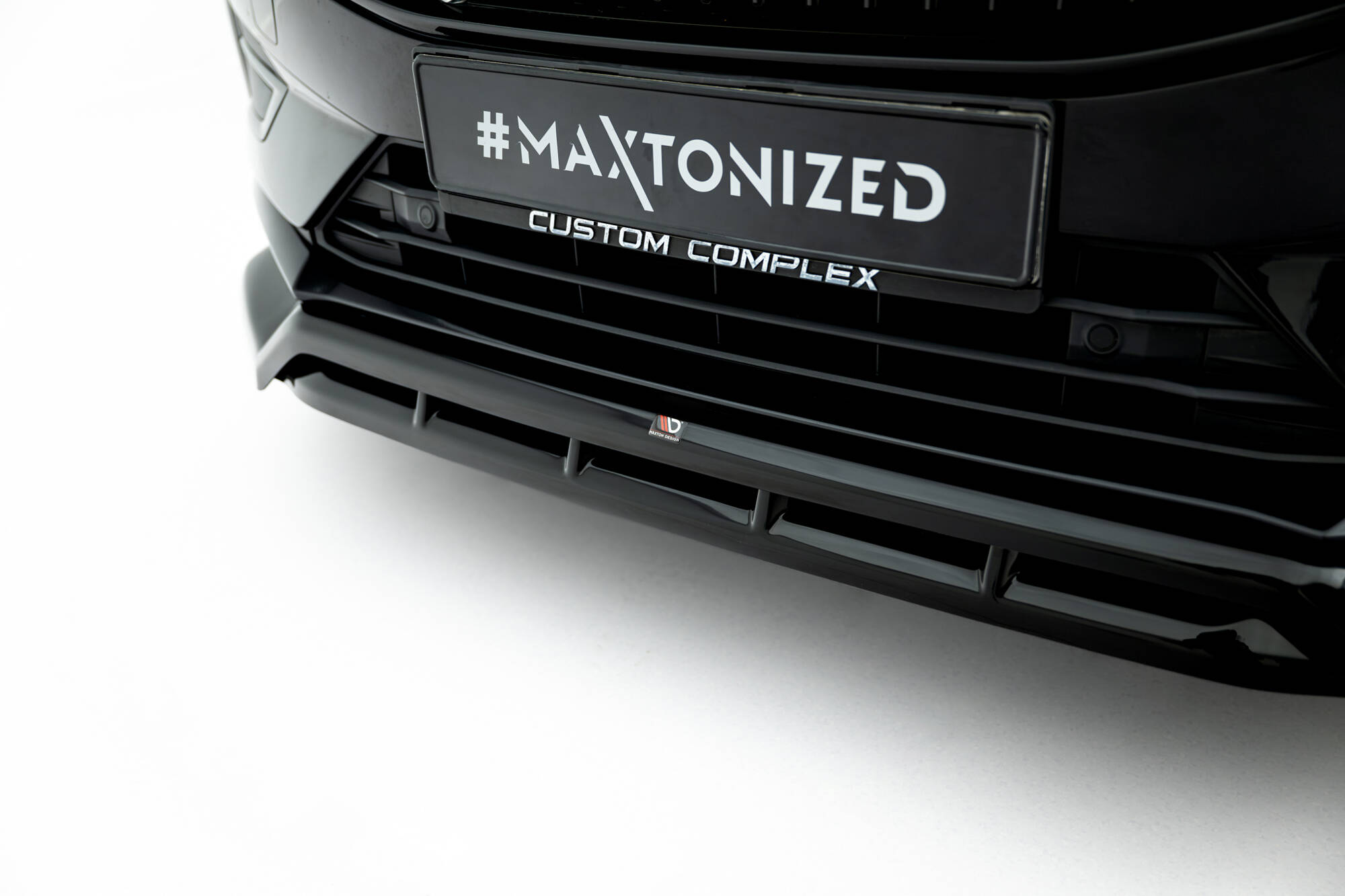 Voorspoiler Volvo XC60 MK2 Maxton Glanzend zwart