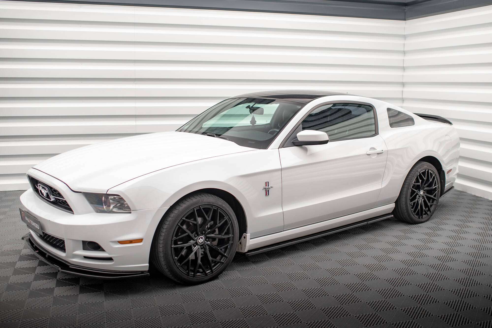 Bodykit Ford Mustang MK5 Facelift Maxton Glanzend zwart