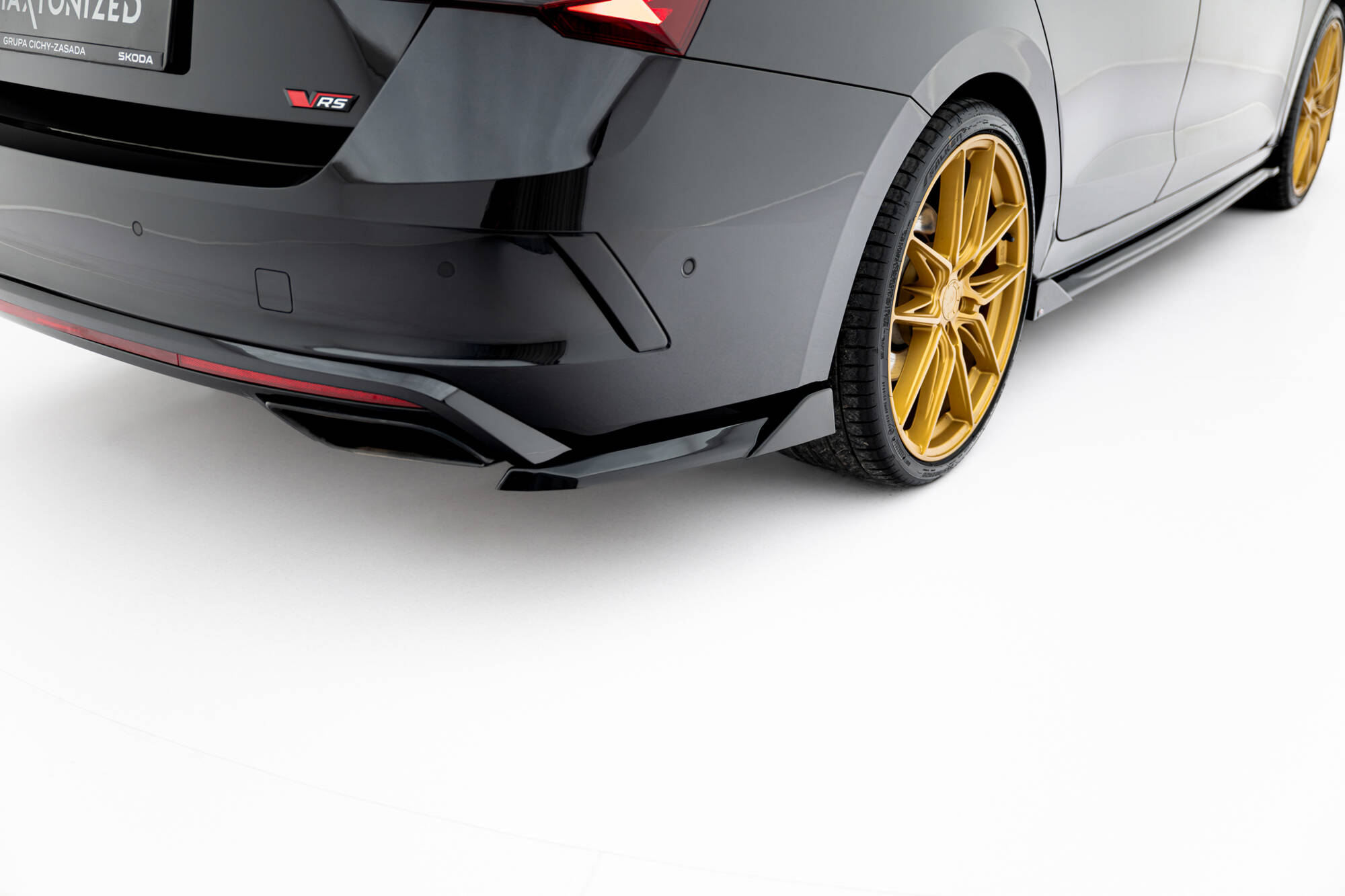 Achterzij Spoilers V.2 Skoda Octavia RS Liftback MK4 / MK4 Facelift Maxton Glanzend zwart