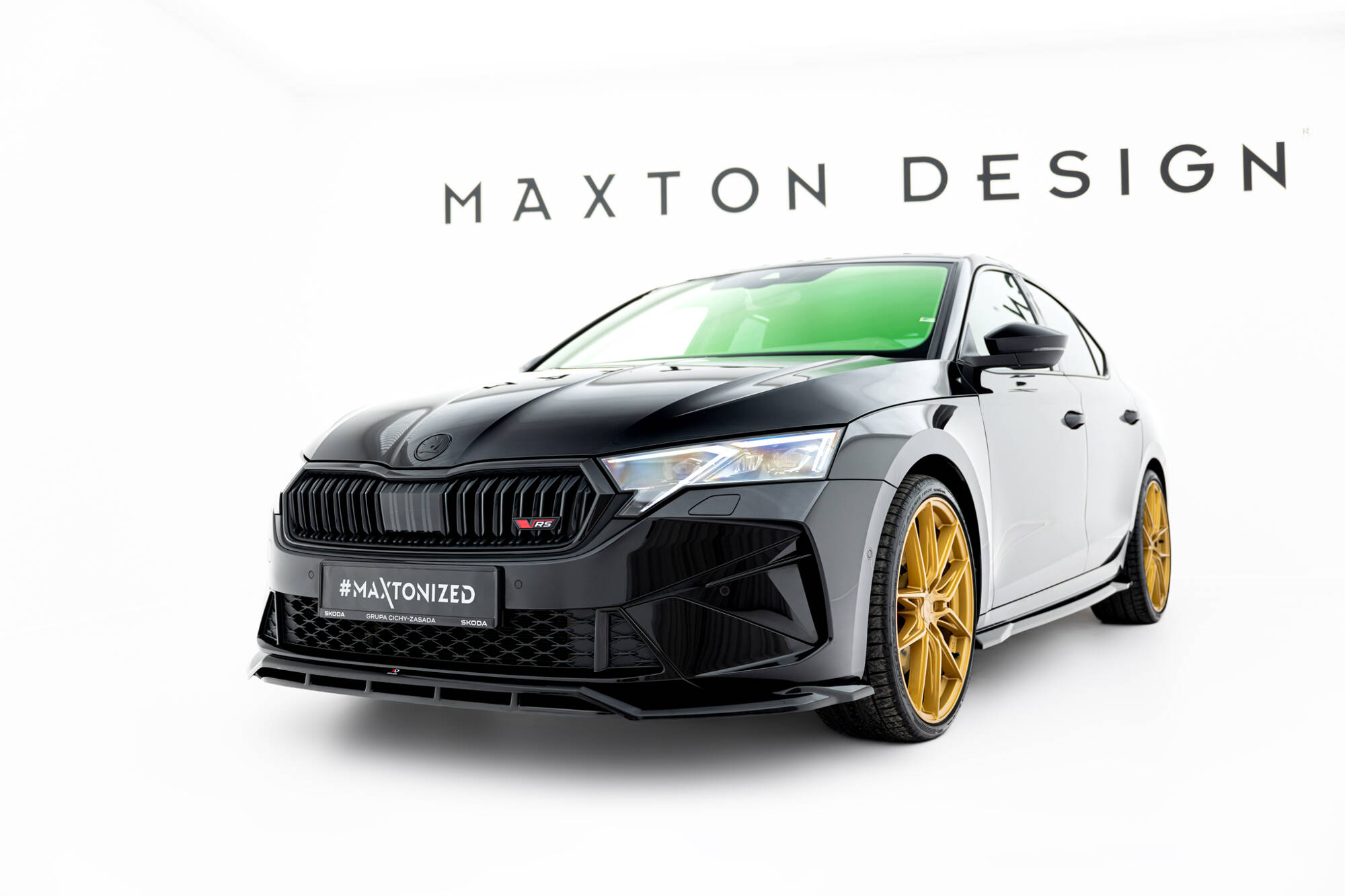 Voorspoiler V.1 Skoda Octavia RS Liftback MK4 / MK4 Facelift Maxton Glanzend zwart