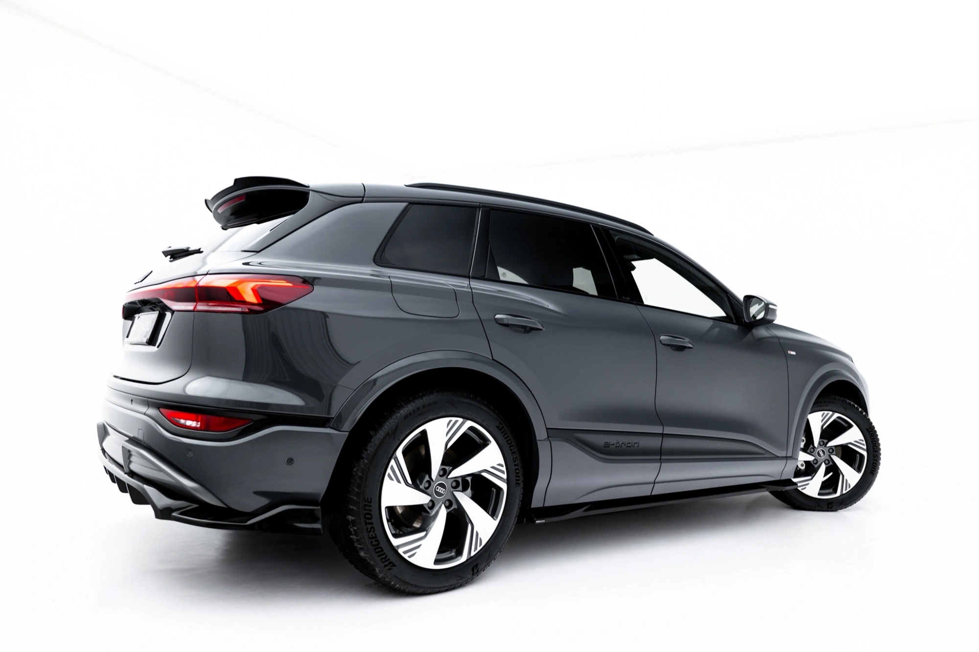 Zijskirts Audi Q6 e-tron Standard / S-Line / SQ6 e-tron SUV & Sportback Mk1 (2023–heden) – Glans Zwart