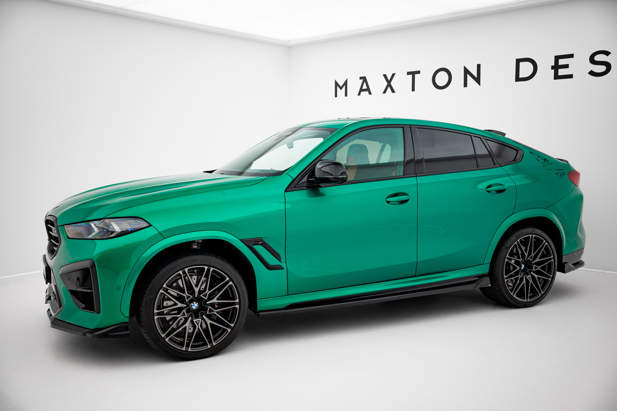 Bodykit BMW X6 M F96 Facelift Maxton Glanzend zwart