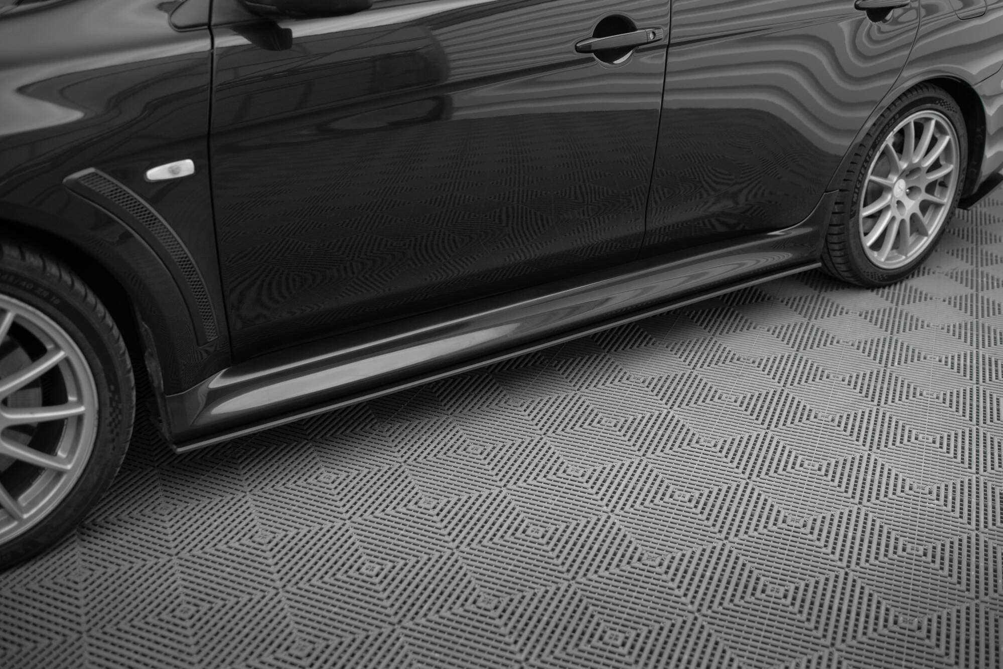 Street Pro Zijskirts Mitsubishi Lancer EVO X Maxton Glanzend zwart