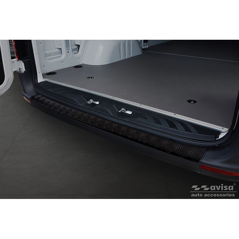 Matzwart Aluminium Achterbumperprotector  Mercedes Sprinter III 2018- 'Riffled plate'