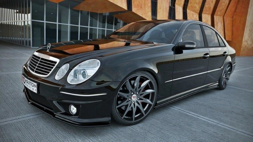 Zijskirts Mercedes E W211 AMG Maxton Design glans zwart