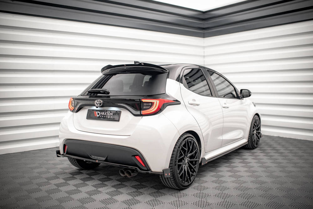 Diffuser V.1 met Canards Toyota Yaris MK4 Maxton Glans Zwart