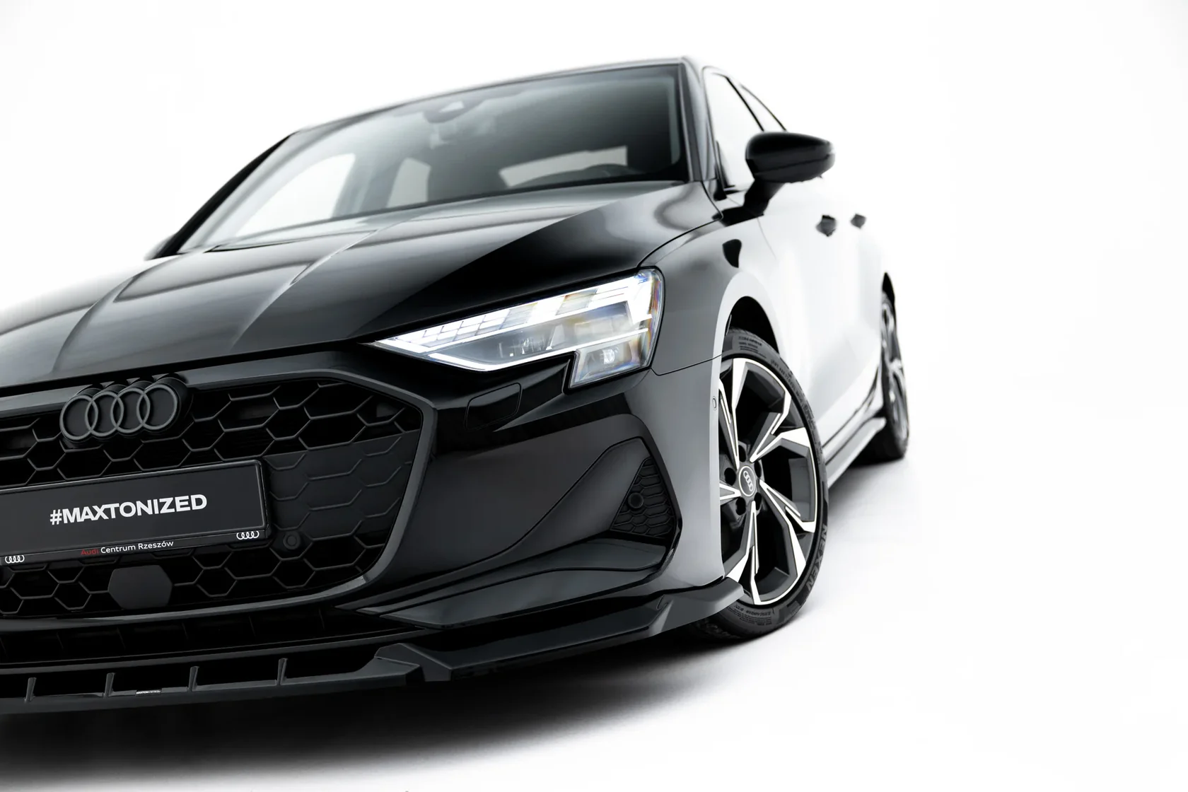 Voorspoiler V.1 Audi A3 Sedan 8Y Facelift Maxton Glanzend zwart