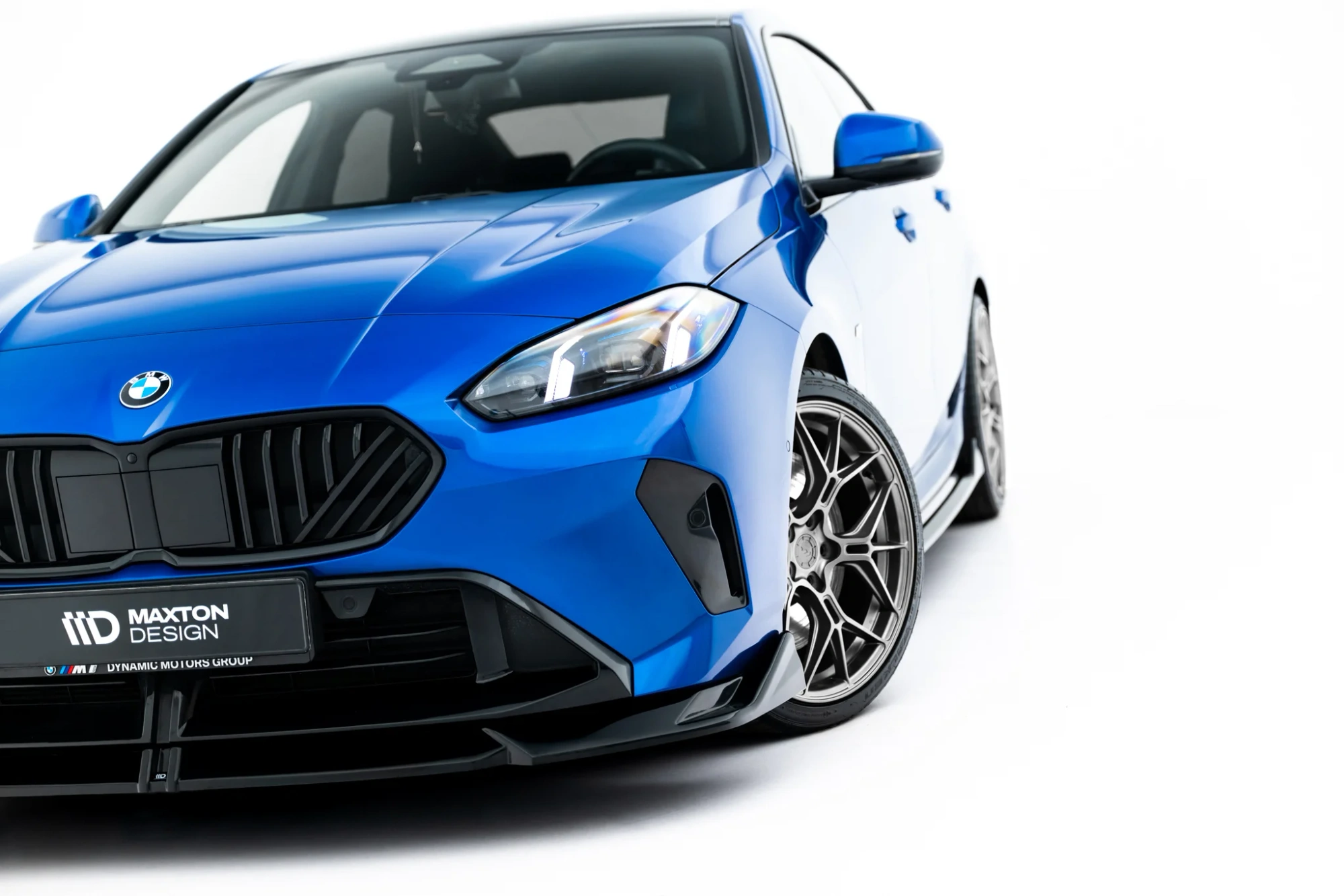 Voorspoiler V.2 BMW M135i / 1 M-Pack F70 / M2351 / 2 M-Pack F74 Maxton Glanzend zwart