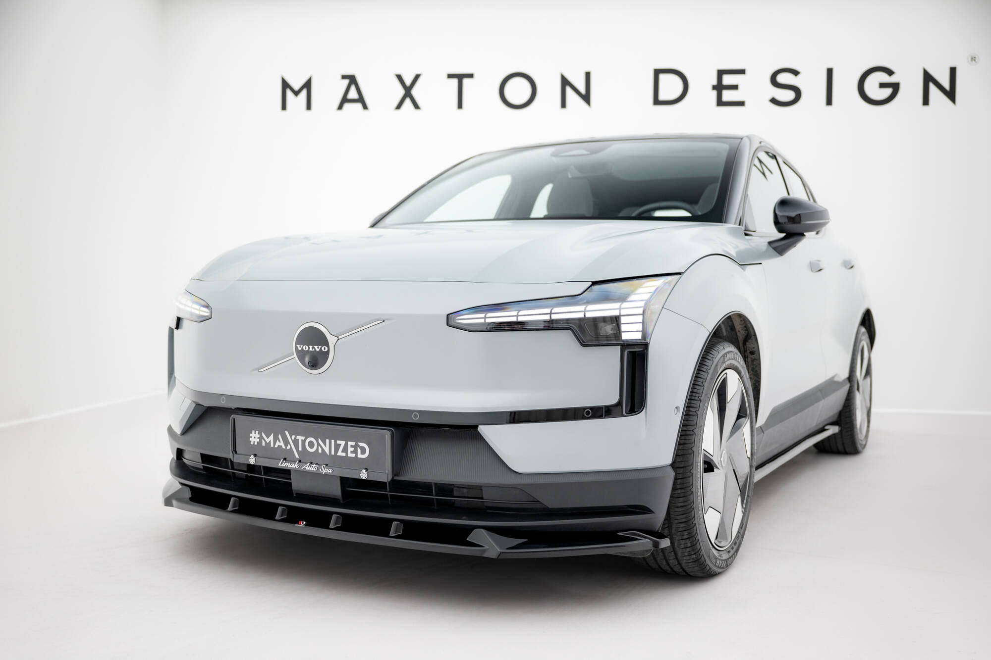 Voorspoiler Volvo EX30 MK1 Maxton Glans zwart