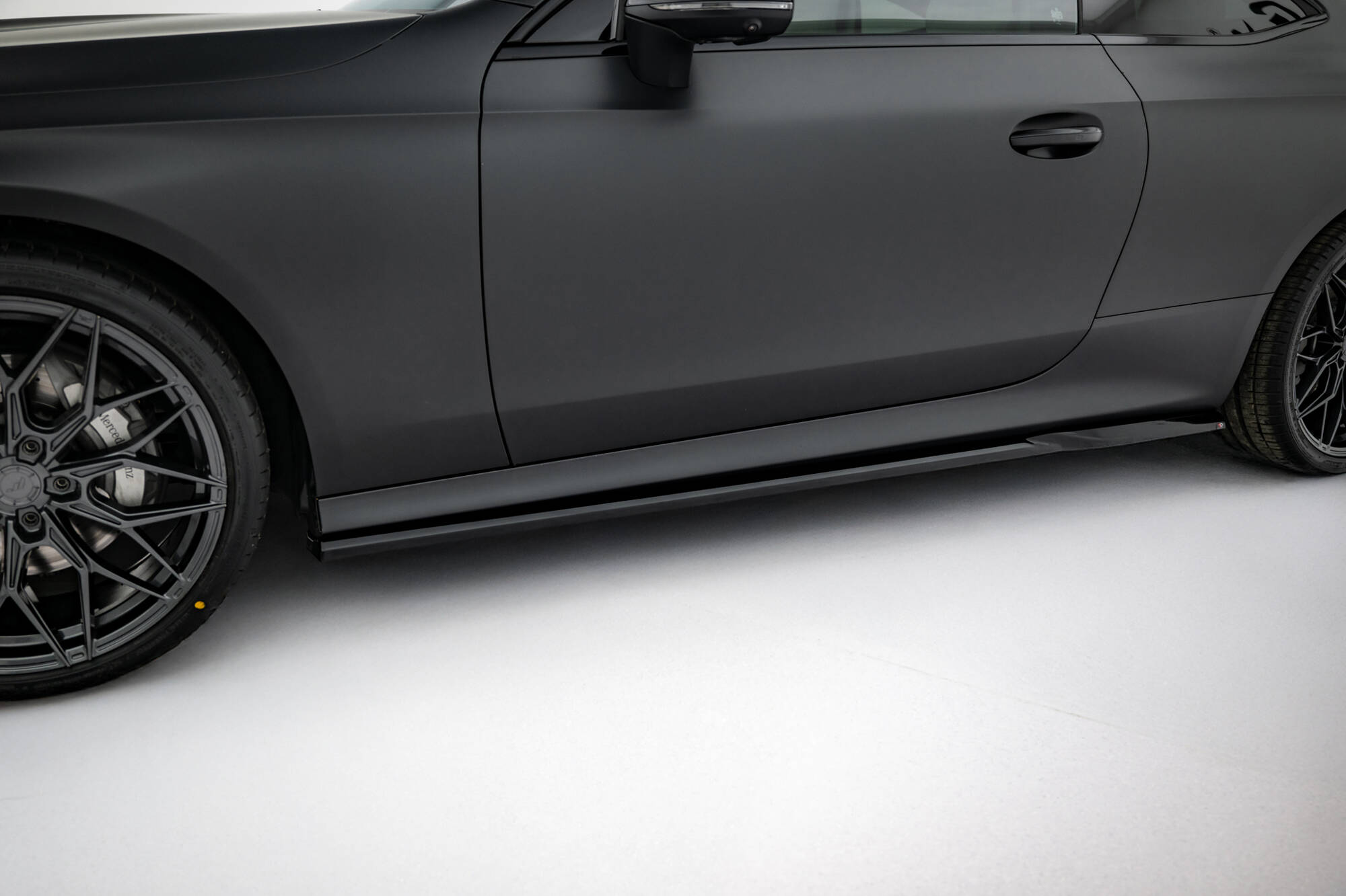 Bodykit Mercedes-Benz CLE AMG-Line C236 Maxton Glanzend zwart
