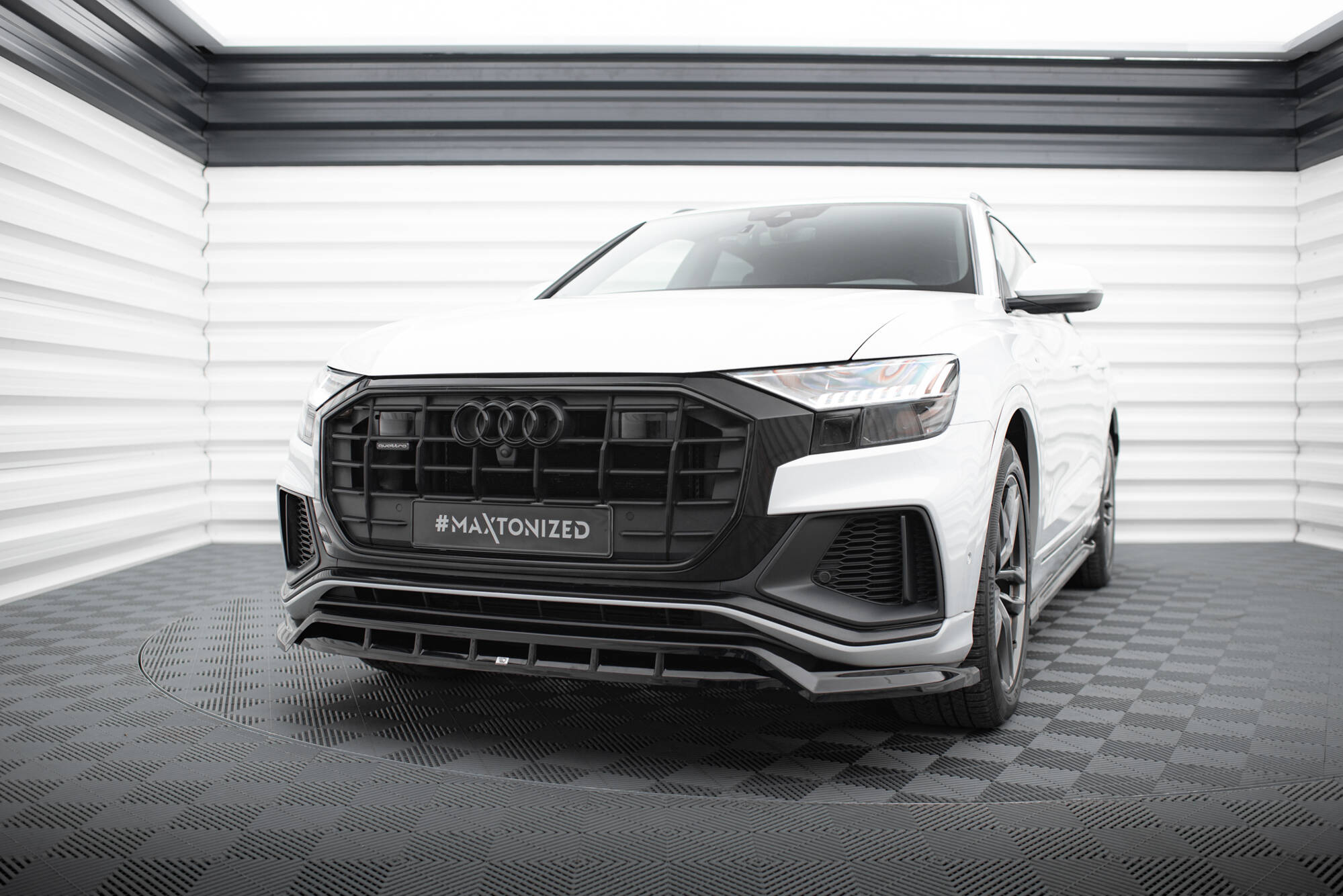 Bodykit V.2 Audi SQ8 MK1 Maxton Glanzend zwart