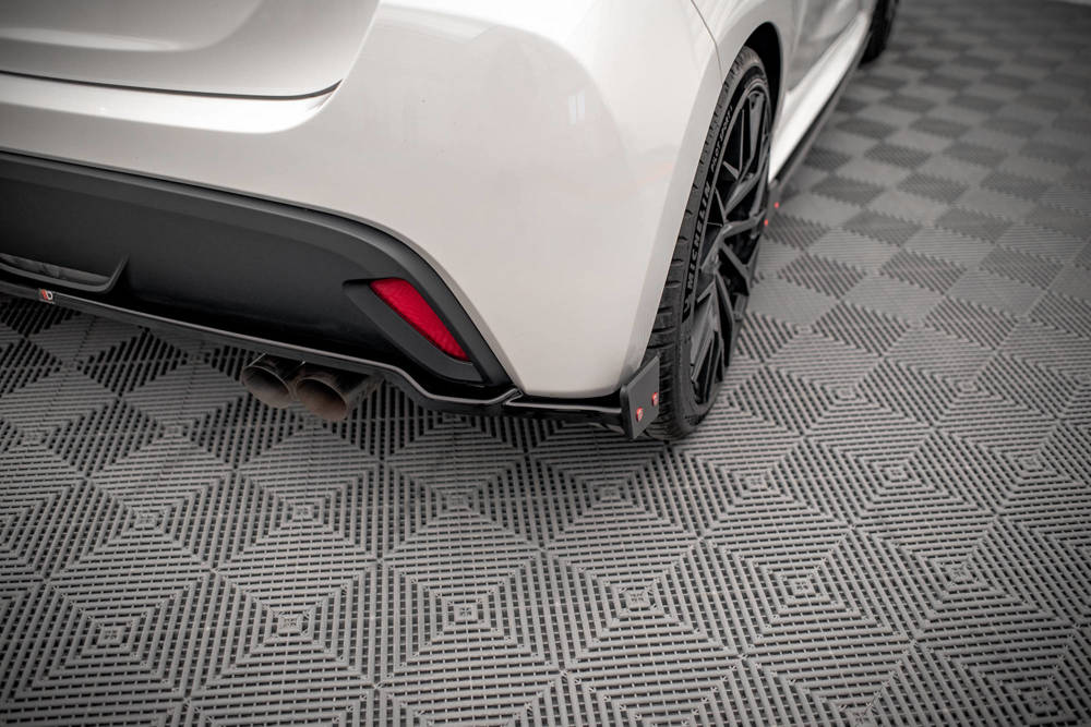 Diffuser V.1 met Canards Toyota Yaris MK4 Maxton Glans Zwart