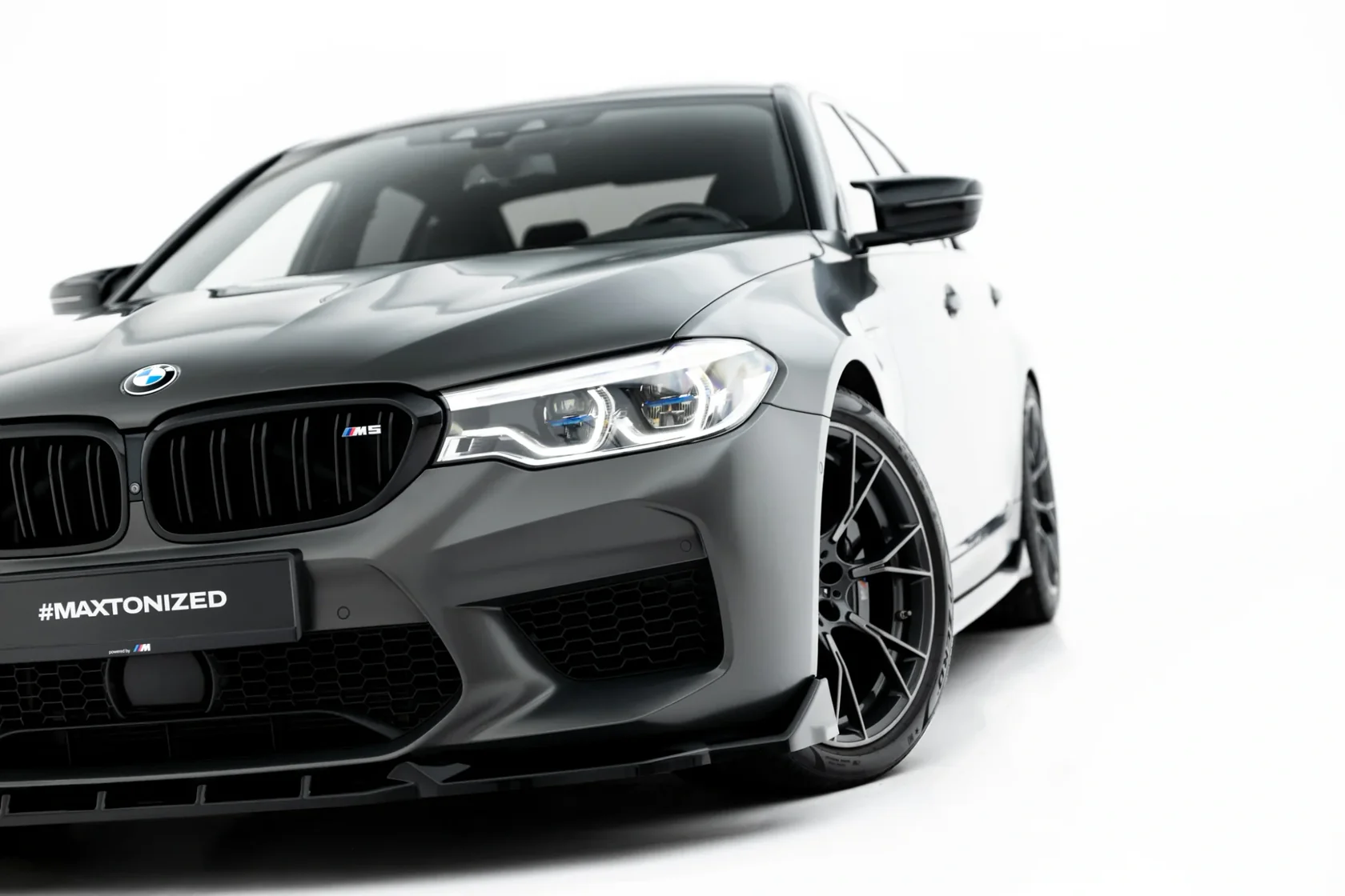 Voorspoiler BMW M5 F90 Maxton Glans Zwart V.3