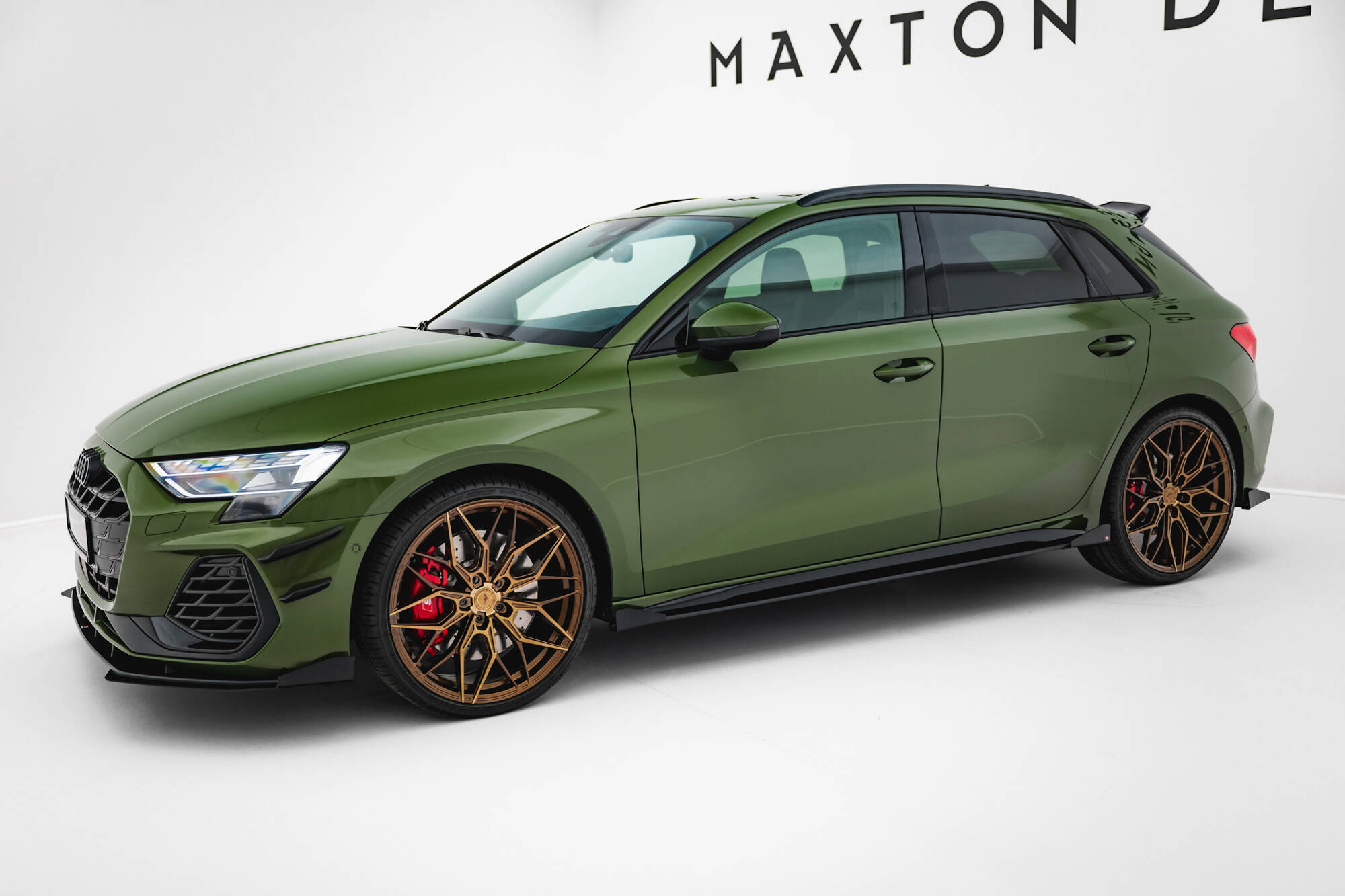 Street Pro Zij Flaps Audi S3 / A3 S-line 8Y Facelift Maxton Glanzend zwart
