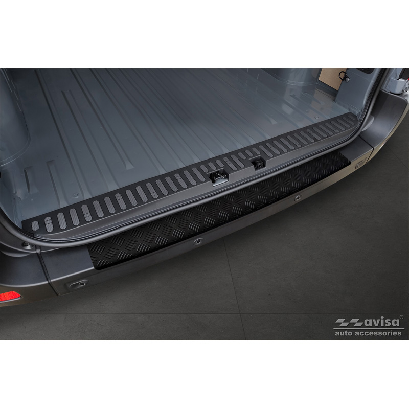 Matzwart Aluminium Achterbumperprotector  Opel Movano / Renault Master II 2010-2018 & 2018-2021 'Riffled Plate'